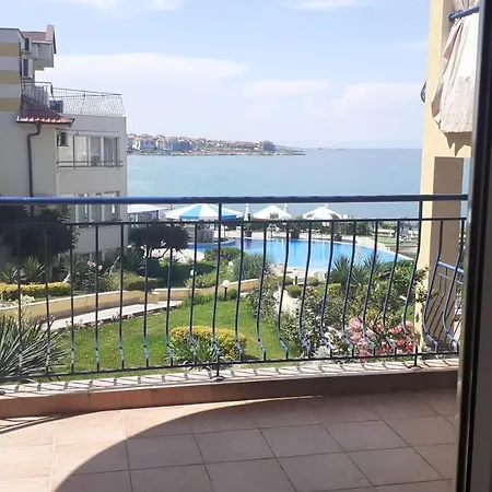 Daire In Complex Panorama