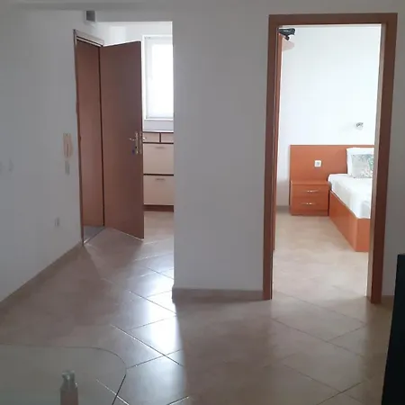 Daire In Complex Panorama *